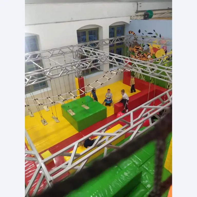 Construcción en bastidor de un parque infantil cubierto con accesorios, Monkey Grove, pista Ninja, "esponjas" de juegos blandos-4